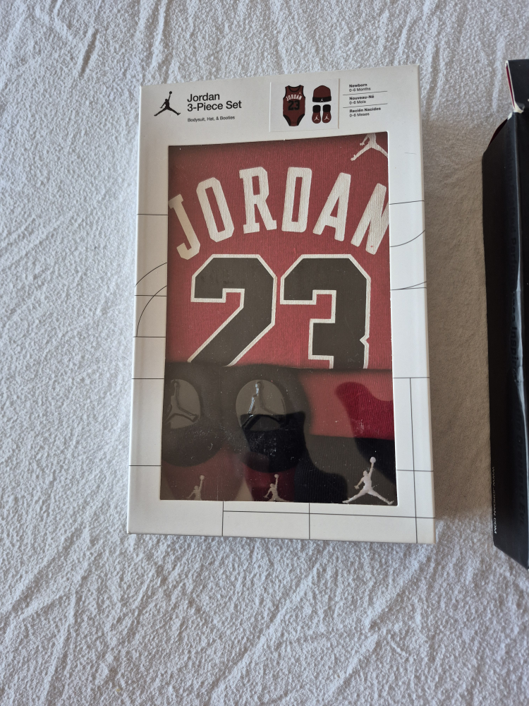 Newborn Jordan 3-Piece Infant Set - photo 3