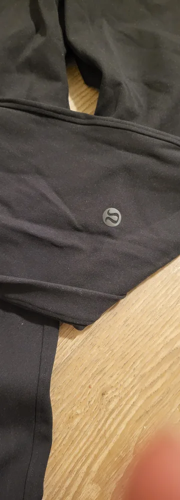 Lululemon On the Fly 7/8 Pant - Size 2 - Black image indicator(4)