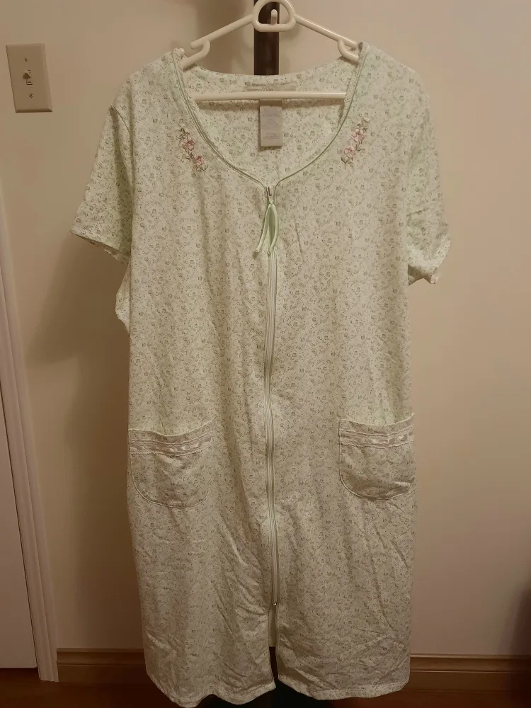 Penman's Plus Women's Floral Nightgown thumbnail