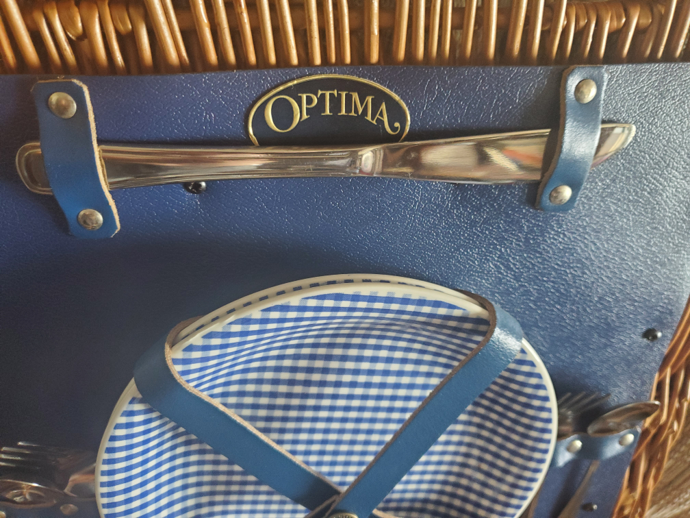 Optima Picnic Basket with Cutlery and Plates - photo 2