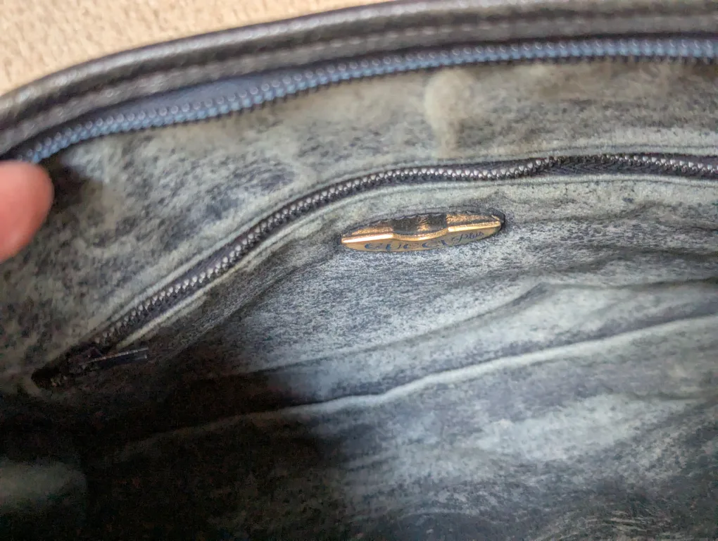 Authentic Vintage Gucci Plus Clutch image indicator(3)