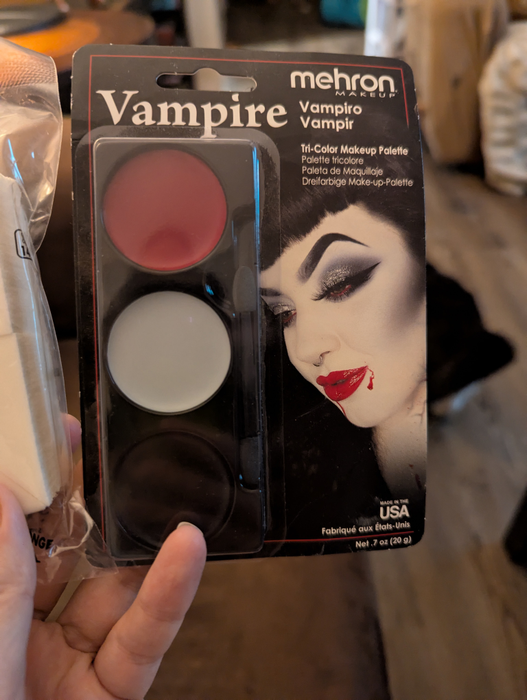 Spirit Makeup Sponges & Mehron Vampire Makeup Palette - photo 2