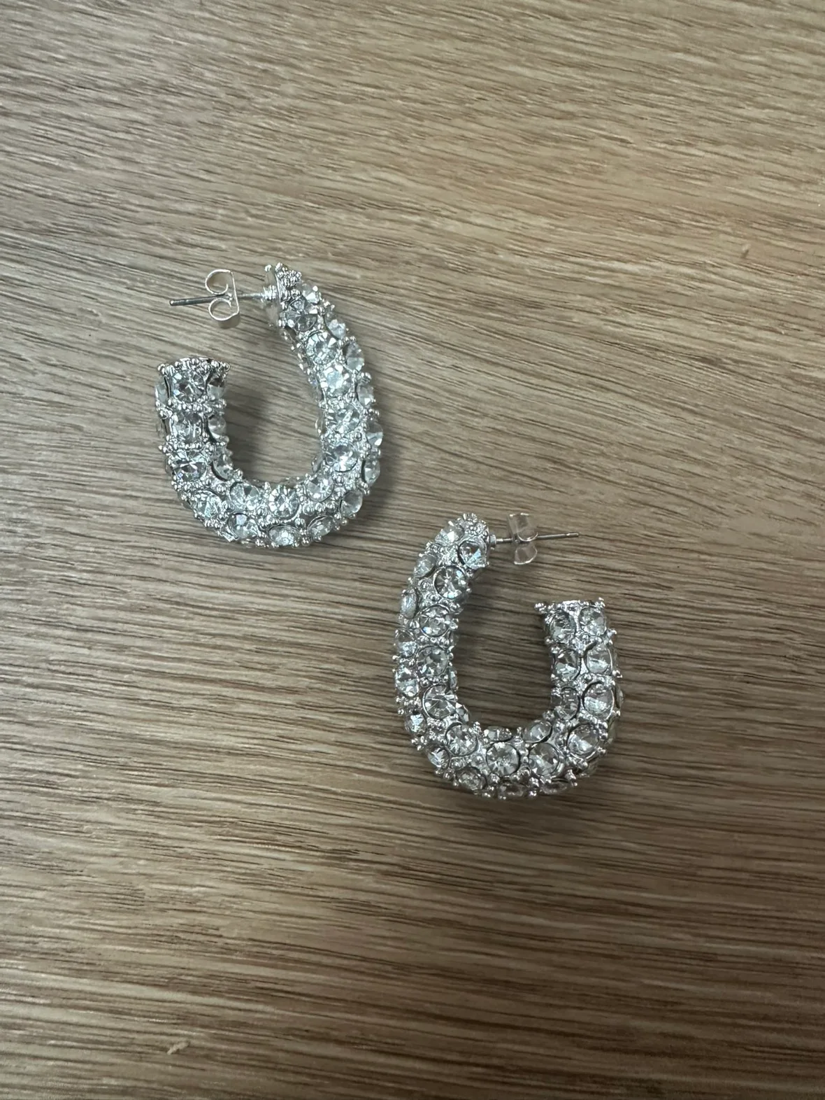 Rhinestone hoop earrings image indicator(5)