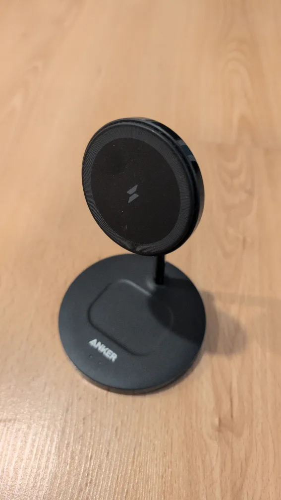 Anker PowerWave Magnetic 2-in-1 Stand Lite Wireless Charger image indicator(2)