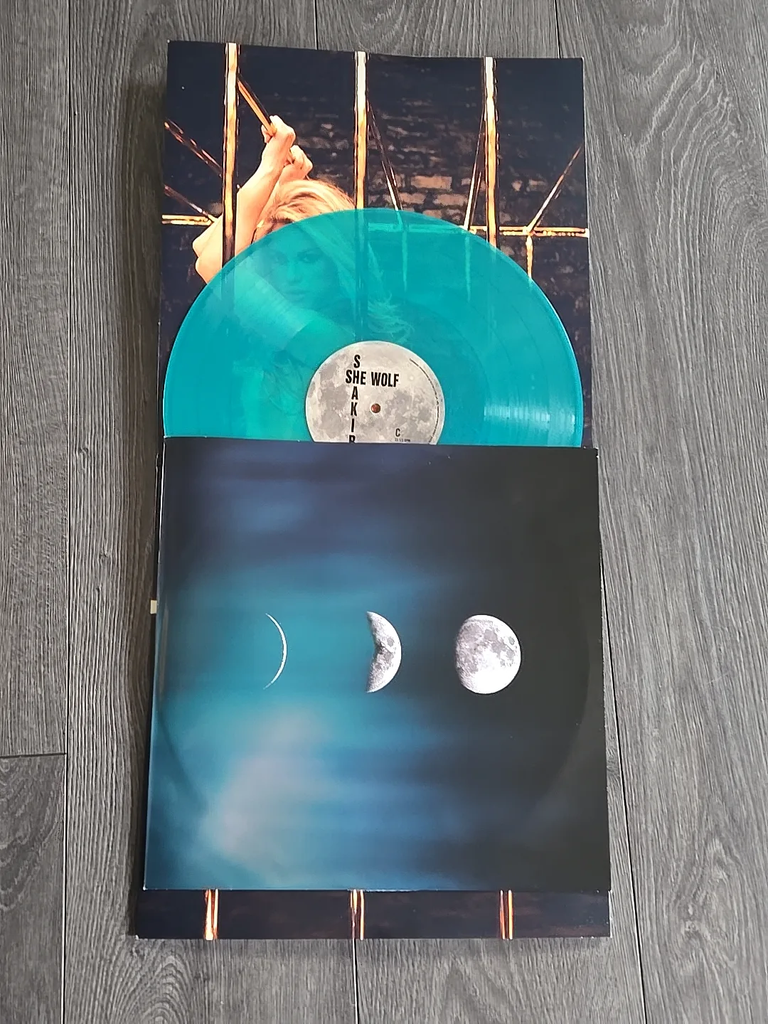 Shakira - She Wolf - Teal Coloured Vinyl LP image indicator(4)