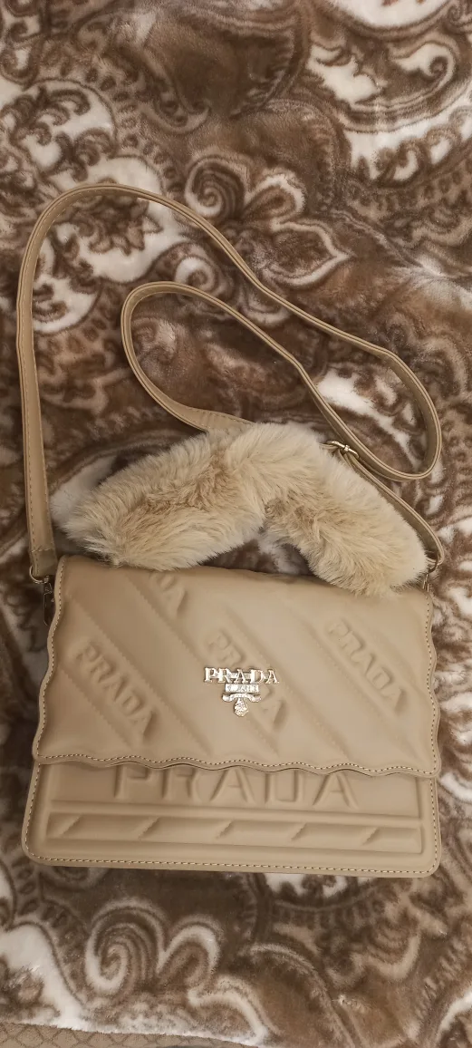 Designer Handbag image indicator(4)