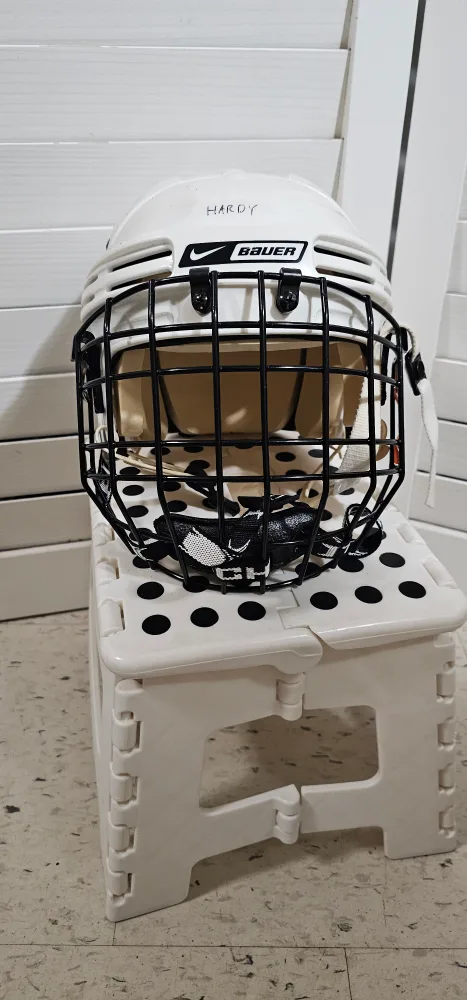 Type 2 Bauer Hockey Helmet with Cage - XS 51-54 cm image indicator(3)