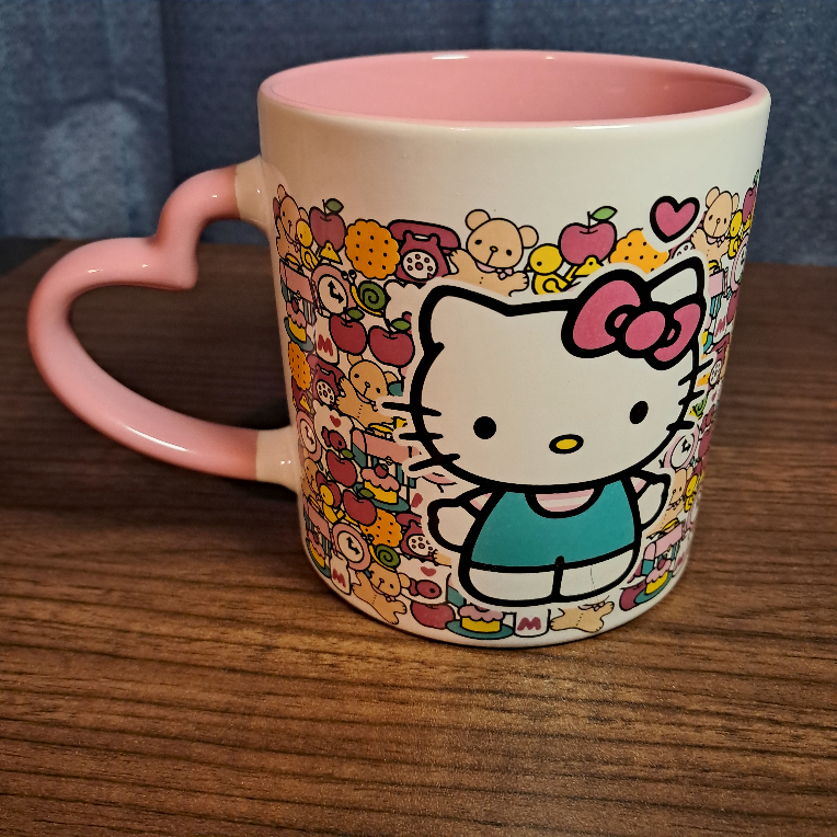Hello Kitty Heart Mug 💕🥺 - photo 2