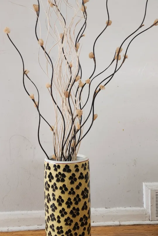 Decorative Dried Flower Arrangement in Ceramic Vase image indicator(5)