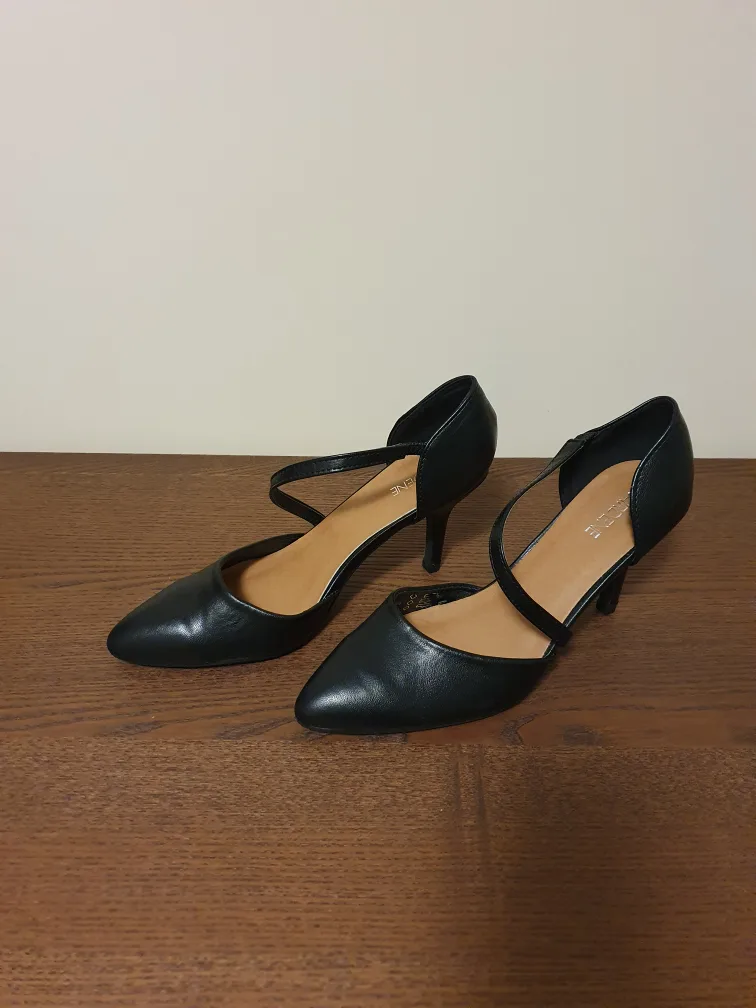 Black women's heels #freecycle image indicator(2)