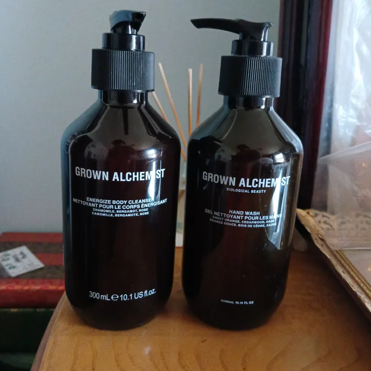 Grown Alchemist hand wash and body wash image indicator(3)