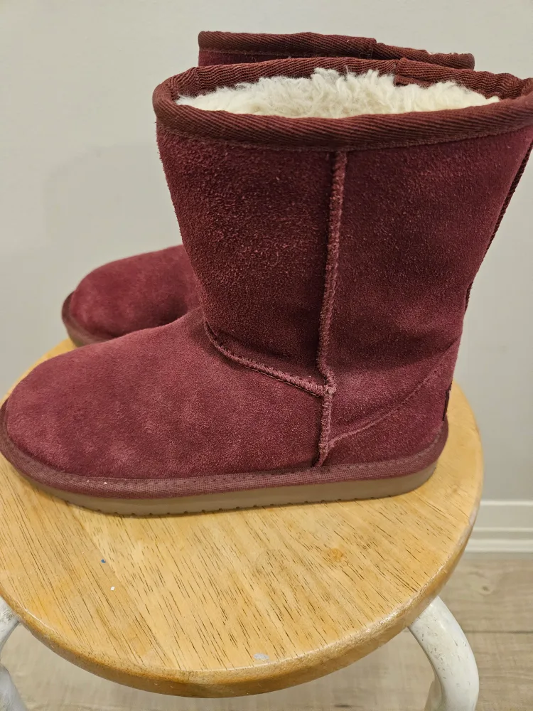 Koolaburra by UGG Burgundy Suede Boots - Youth Size 2 image indicator(2)