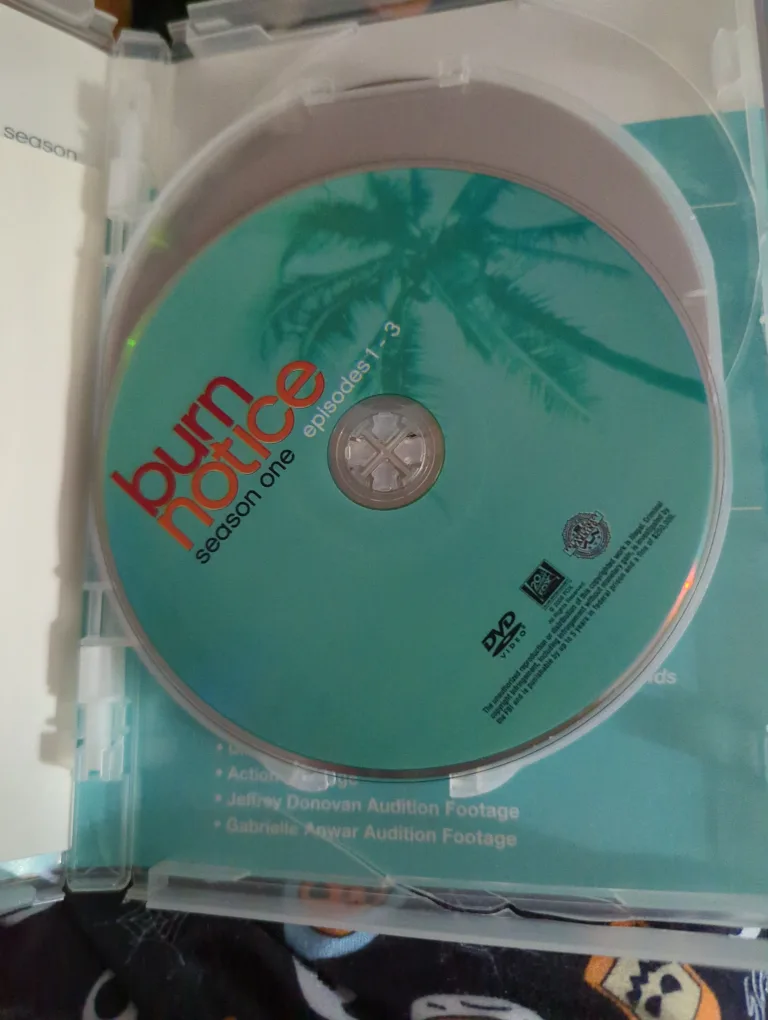 Burn Notice: The Complete First Season - 4-Disc DVD Set image indicator(5)