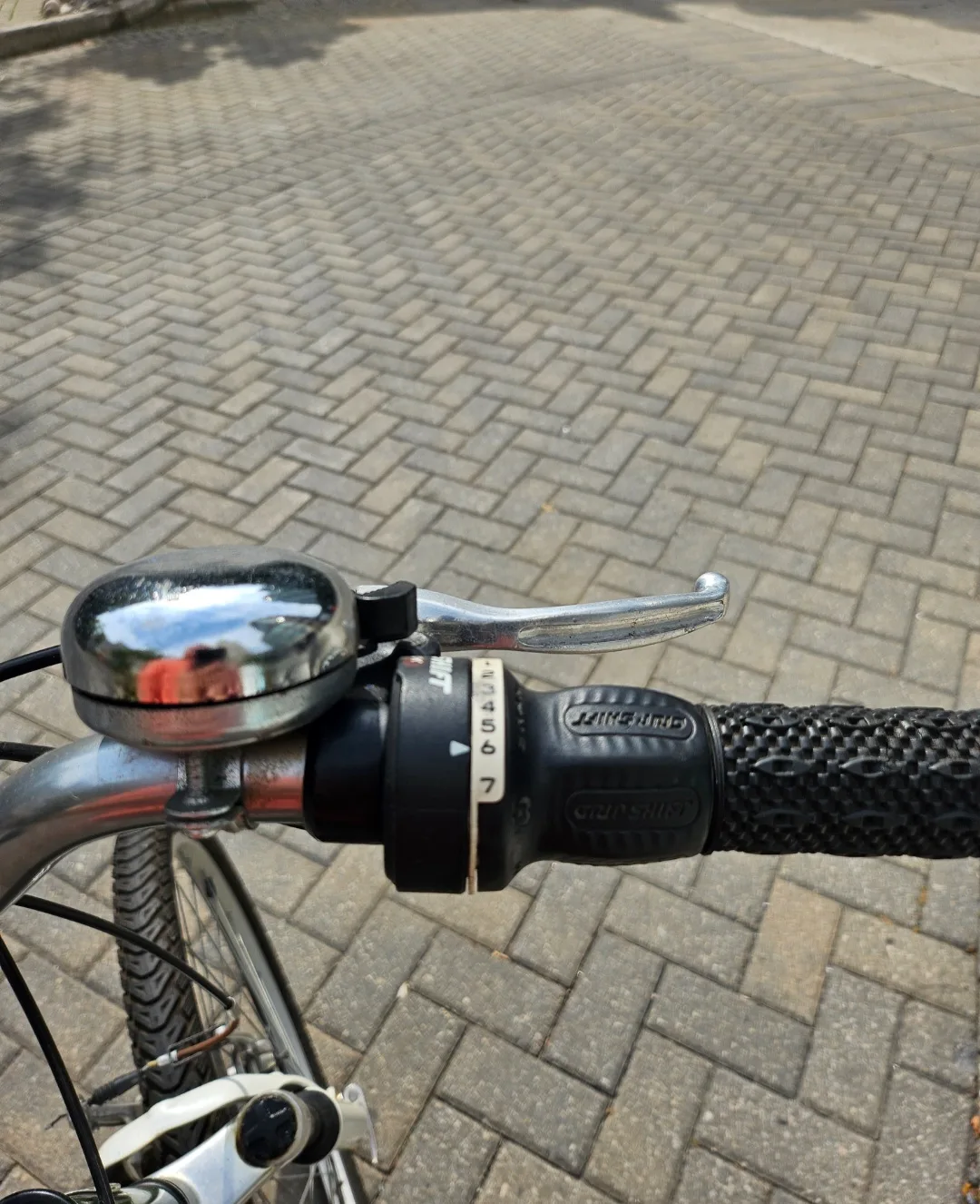 Schwinn Hybrid Bicycle image indicator(2)