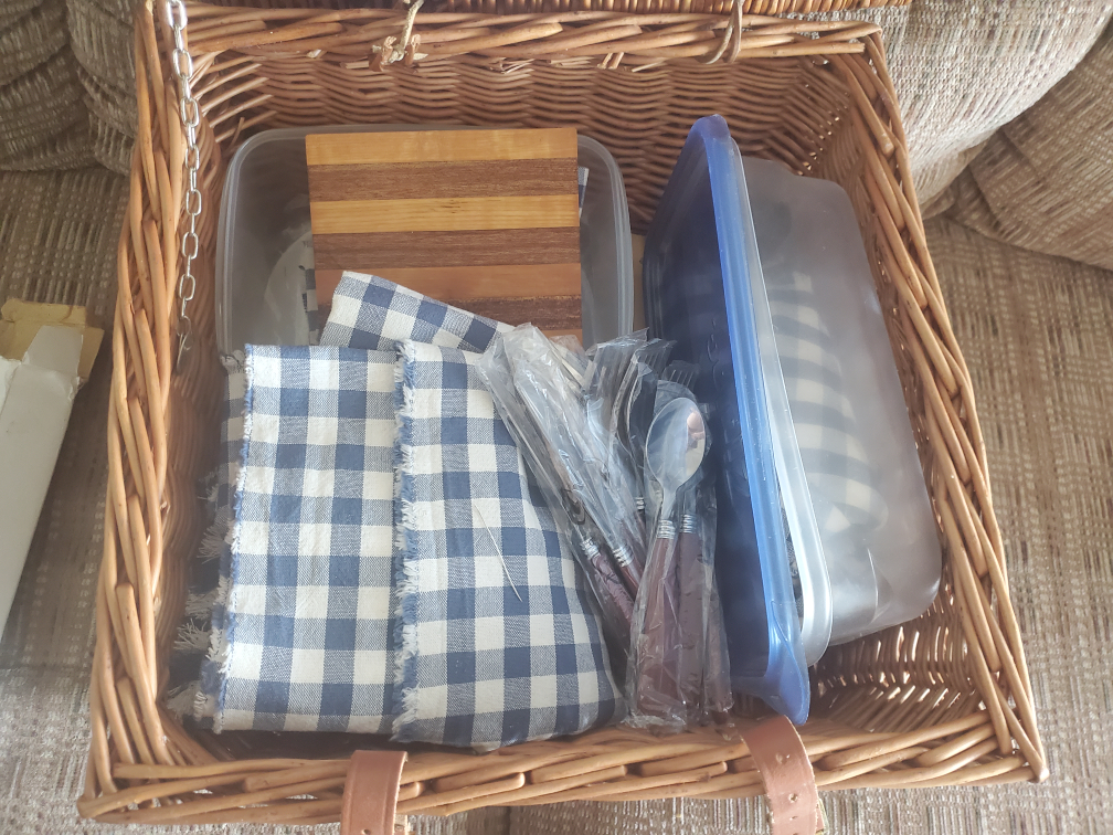 Optima Picnic Basket with Cutlery and Plates - photo 4