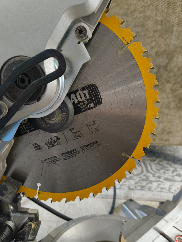 Dewalt DW713 10" Compound Miter Saw - photo 3