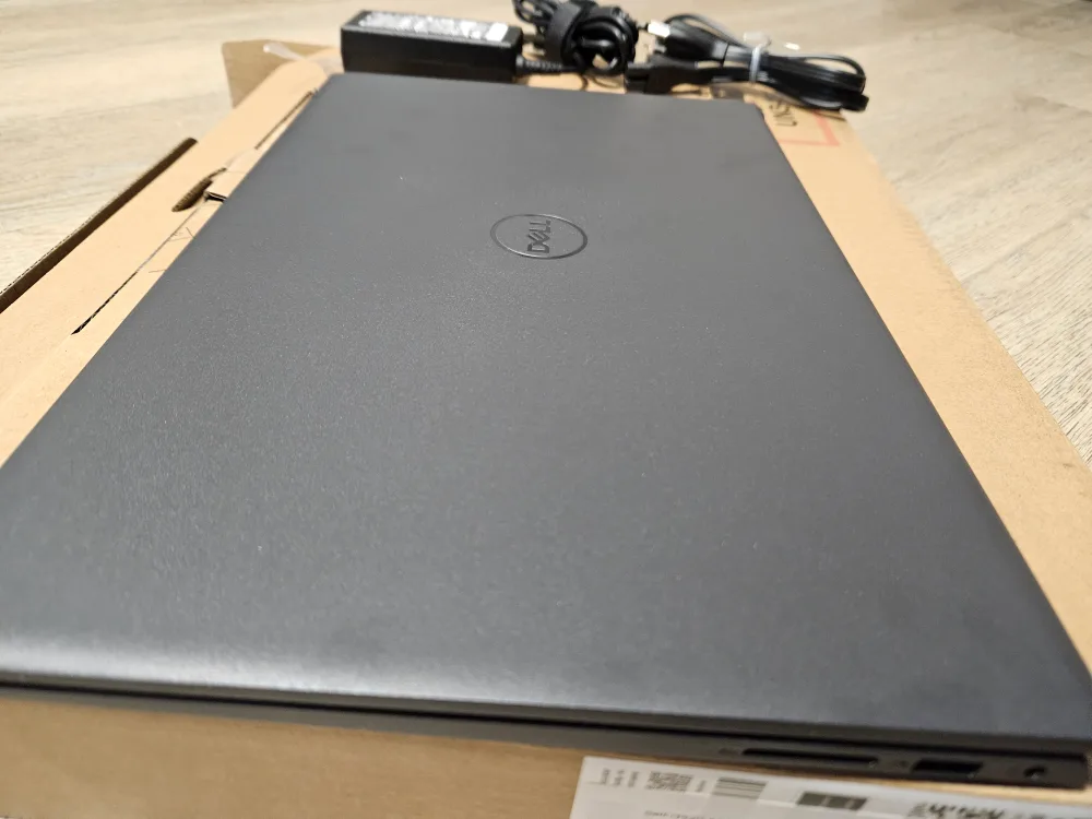 Dell Insipron 15 - Intel i5 12th gen/16GB Ram/512GB SSD image indicator(3)