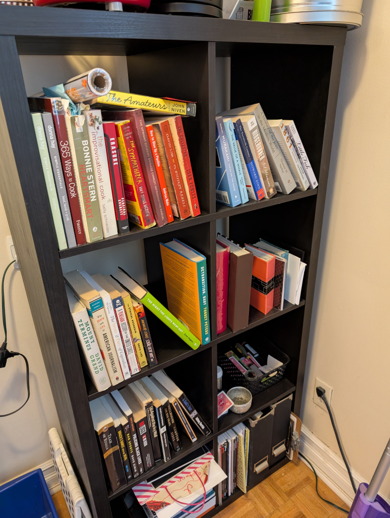 Bookshelf - photo 2