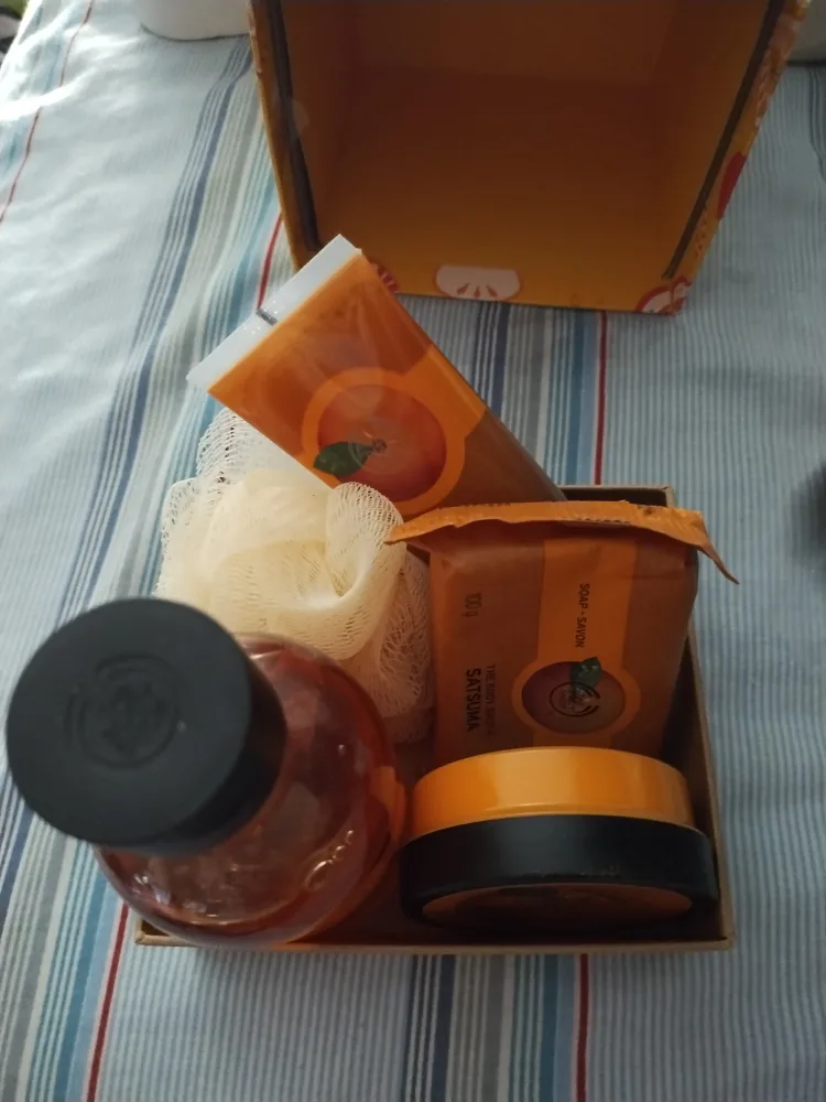 The Body Shop Satsuma Festive Gift Set image indicator(4)