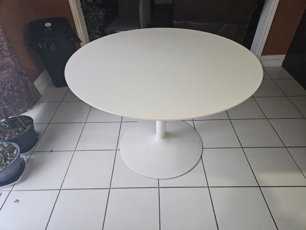 White Round Pedestal Dining Table - photo 2