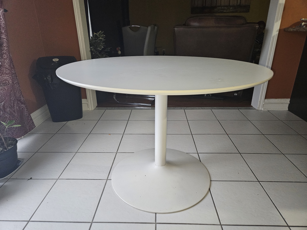 White Round Pedestal Dining Table