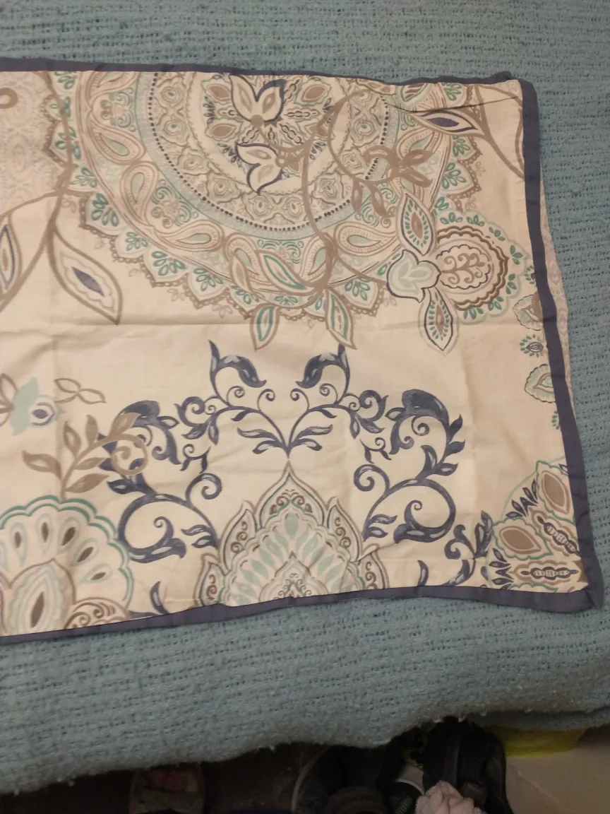 LOVELY KING SIZE BLUE & WHITE FLORAL DESIGN PILLOWCASE image indicator(4)