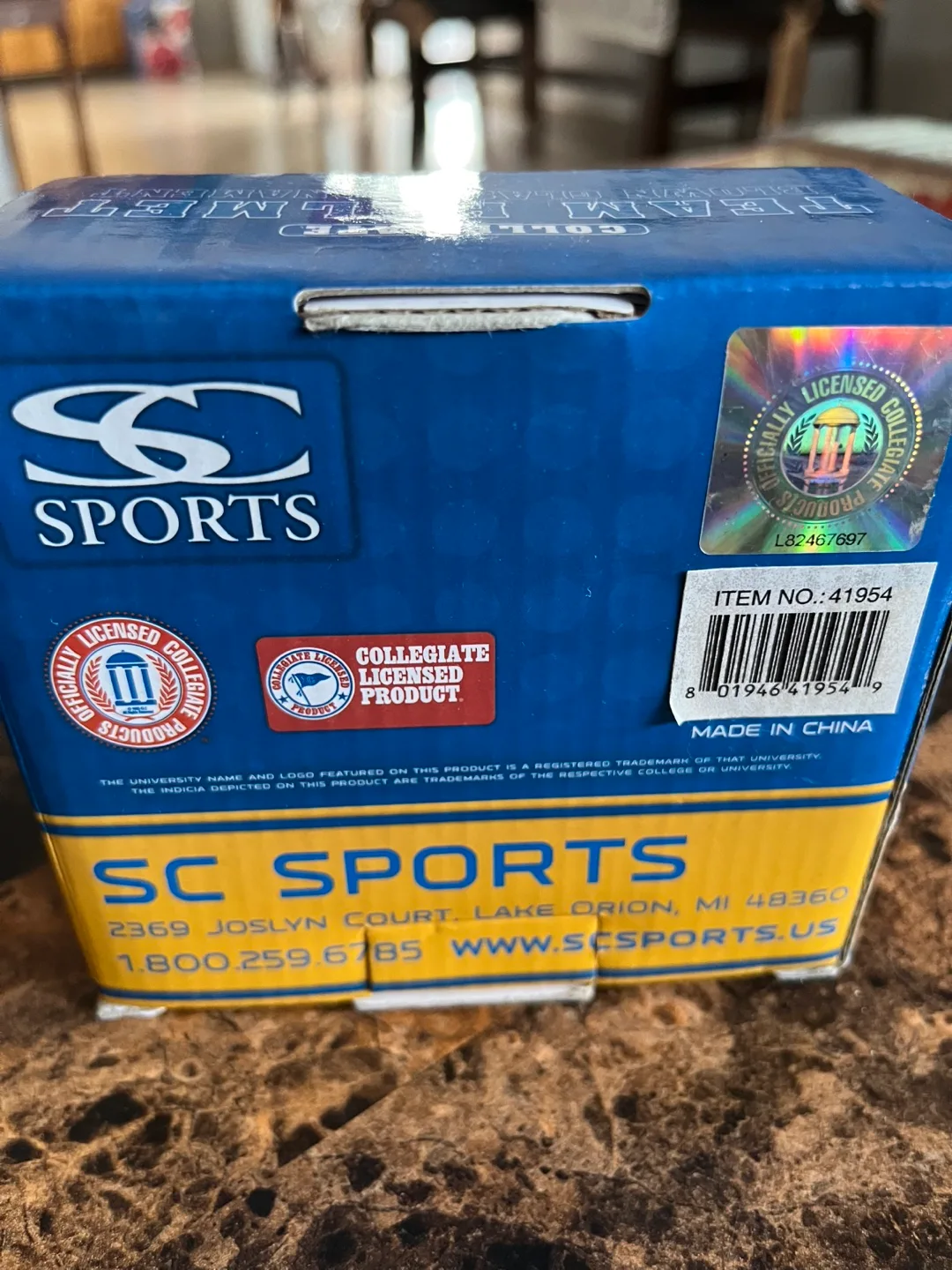 Ornament Team Helmet - Collectable image indicator(3)