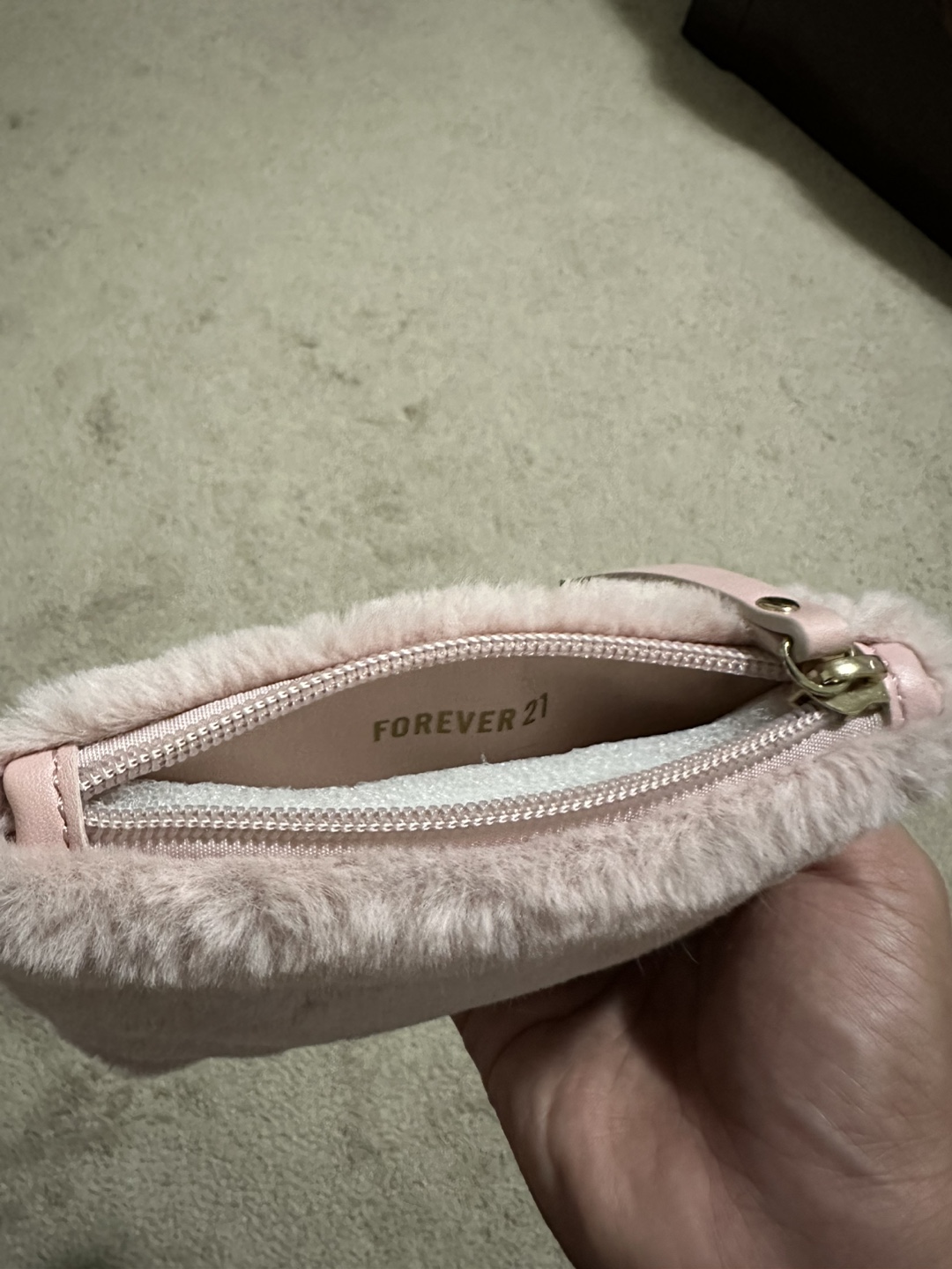 NEW! Forever 21 Pink Faux Fur Zipper Pouch - photo 2