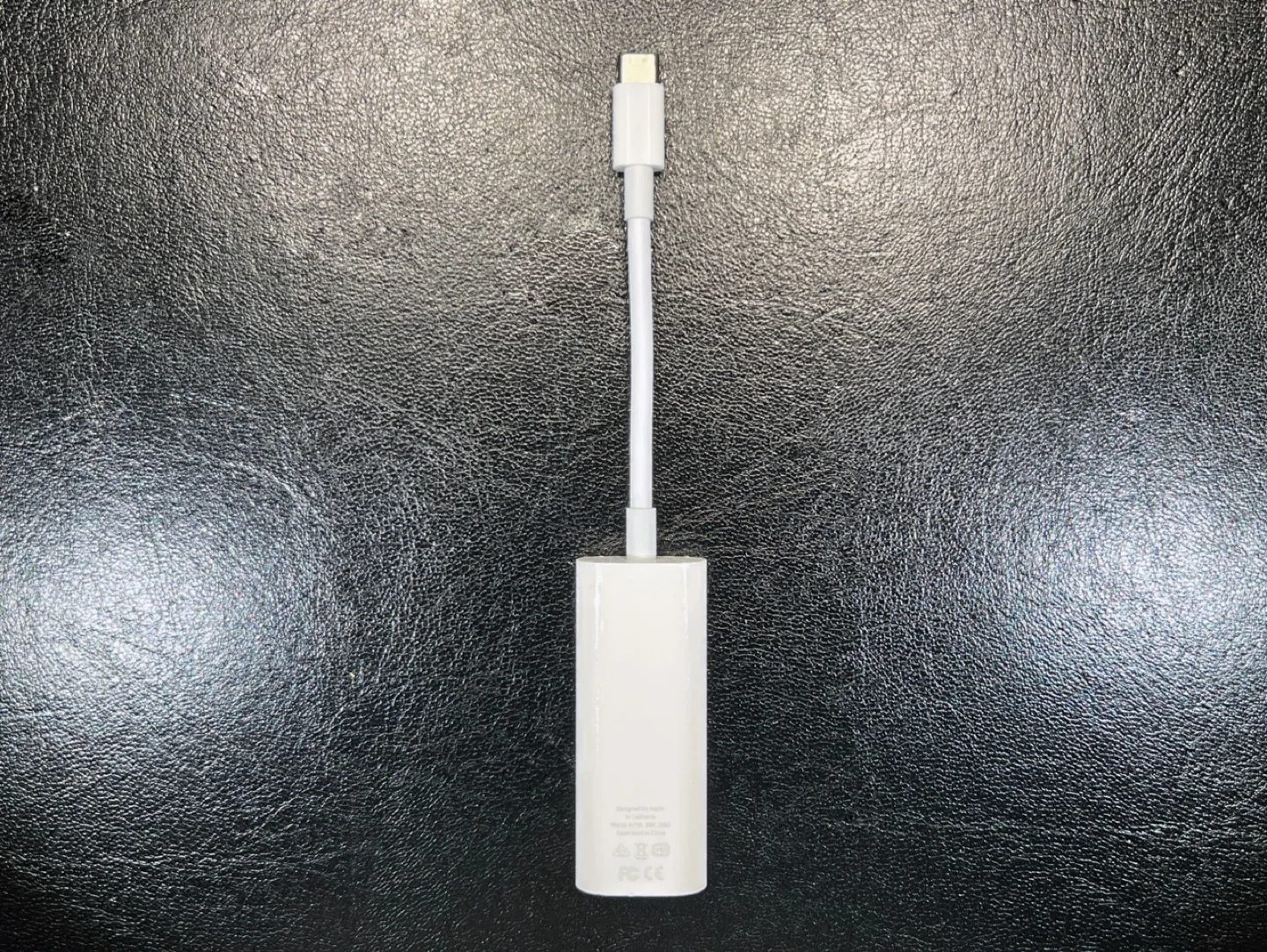 Apple A1790 Thunderbolt 3 (USB-C) to Thunderbolt 2 Adapter image indicator(2)