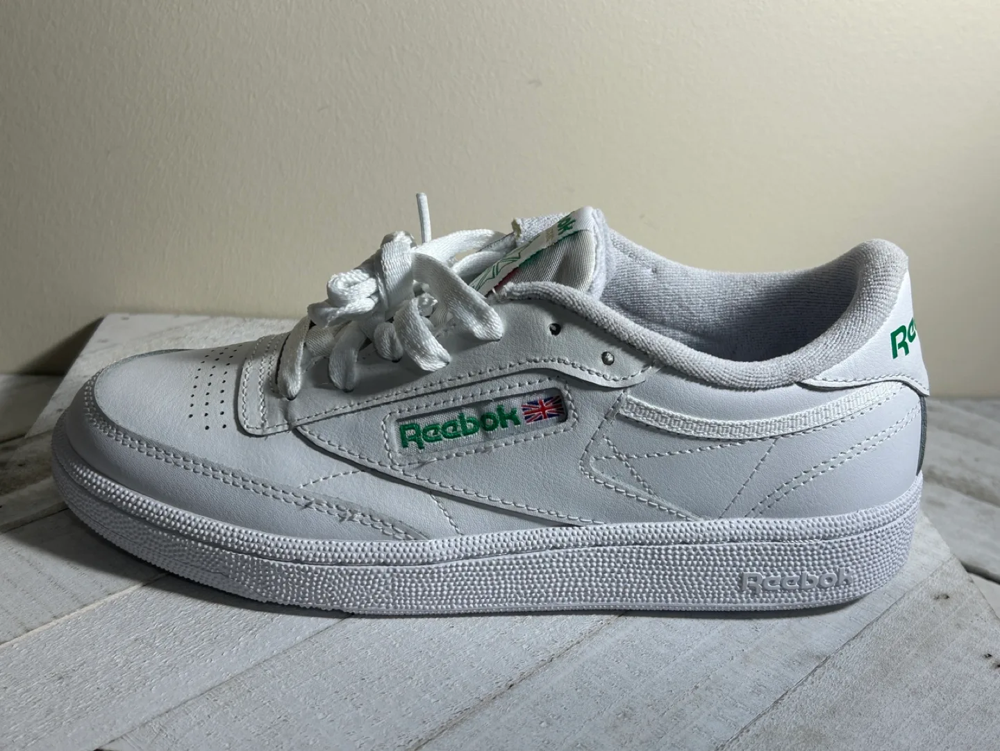 Woman’s Reebok Sneakers - Size 7 image indicator(5)