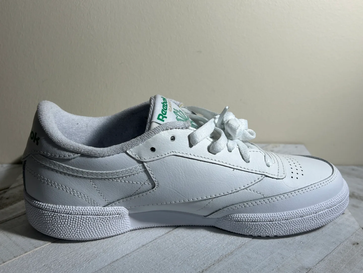Woman’s Reebok Sneakers - Size 7 image indicator(6)