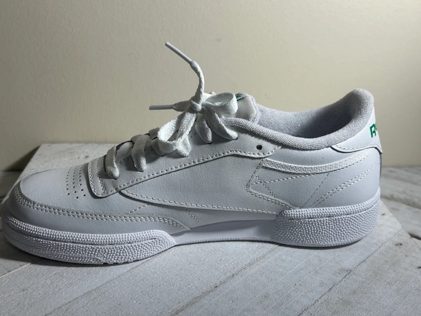 Woman’s Reebok Sneakers - Size 7 image indicator(4)