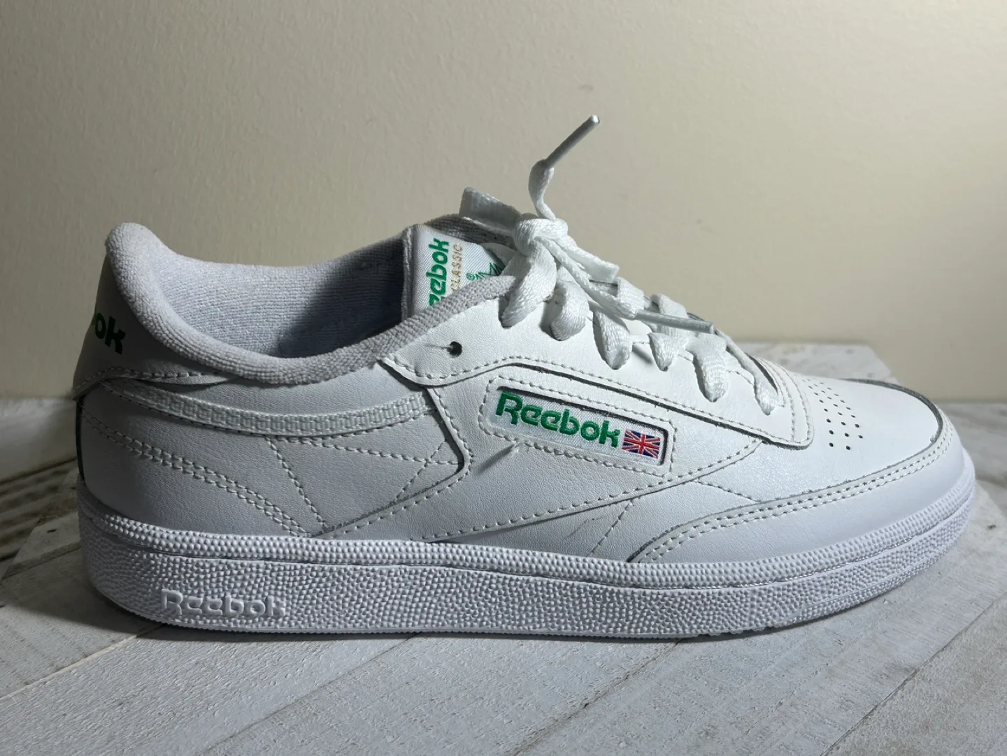 Woman’s Reebok Sneakers - Size 7 image indicator(3)