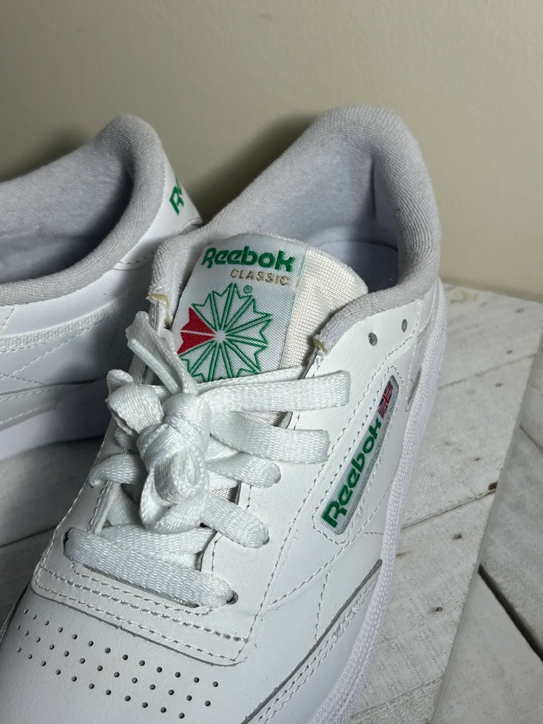 Woman’s Reebok Sneakers - Size 7 image indicator(2)