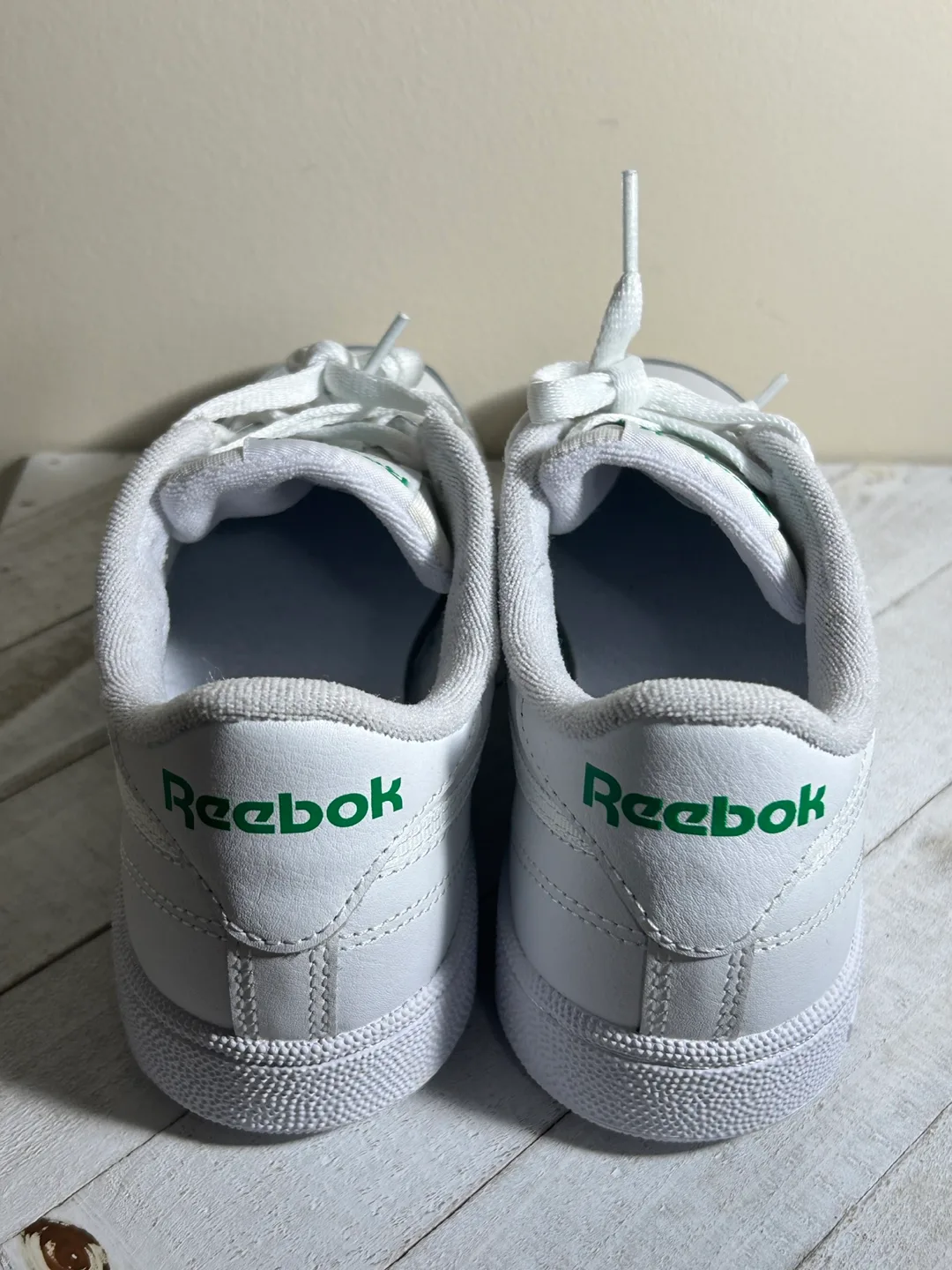 Woman’s Reebok Sneakers - Size 7 image indicator(7)