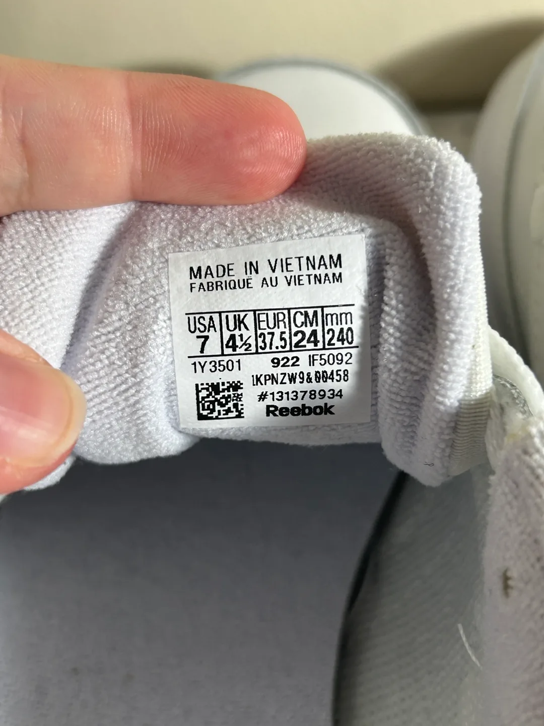 Woman’s Reebok Sneakers - Size 7 image indicator(8)