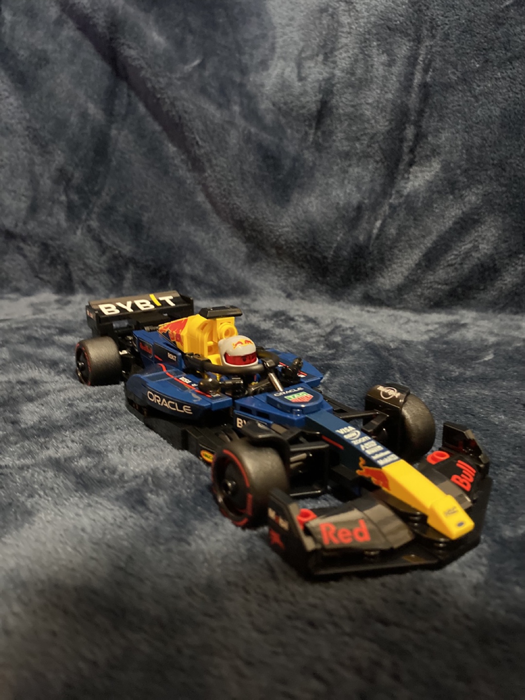 Red Bull Racing Honda Formula 1 Lego Technic Replica - photo 2