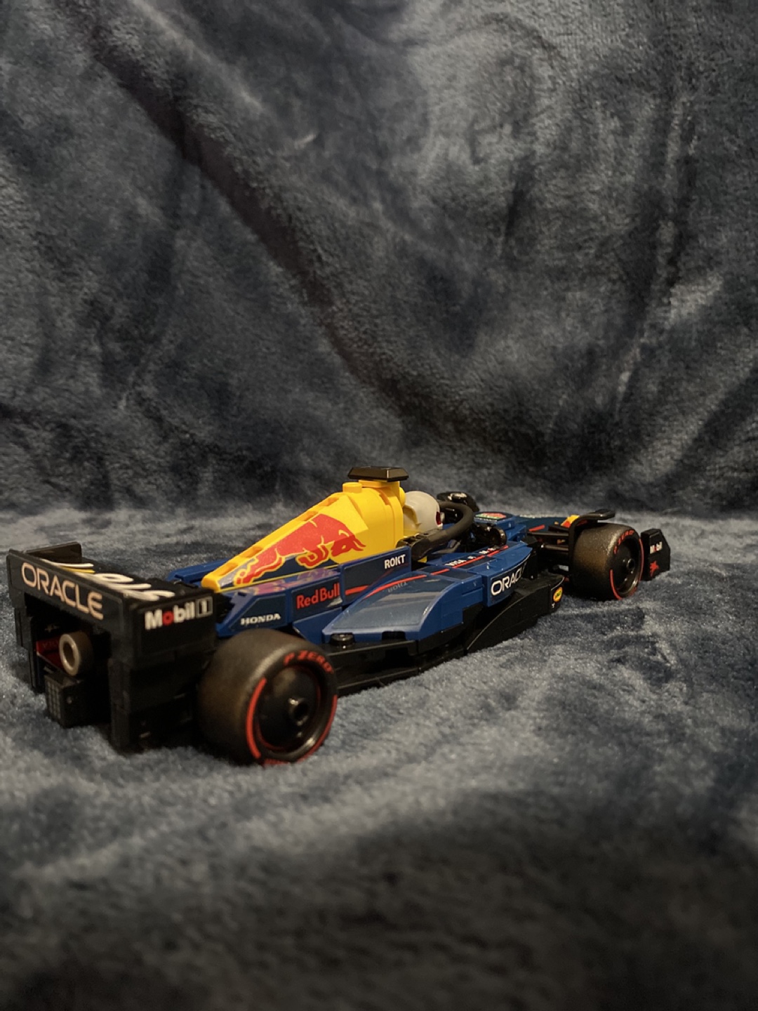 Red Bull Racing Honda Formula 1 Lego Technic Replica - photo 3