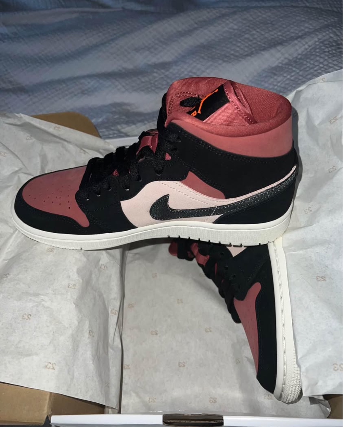WMNS Air Jordan 1 Mid Particle Beige/Black Size 7