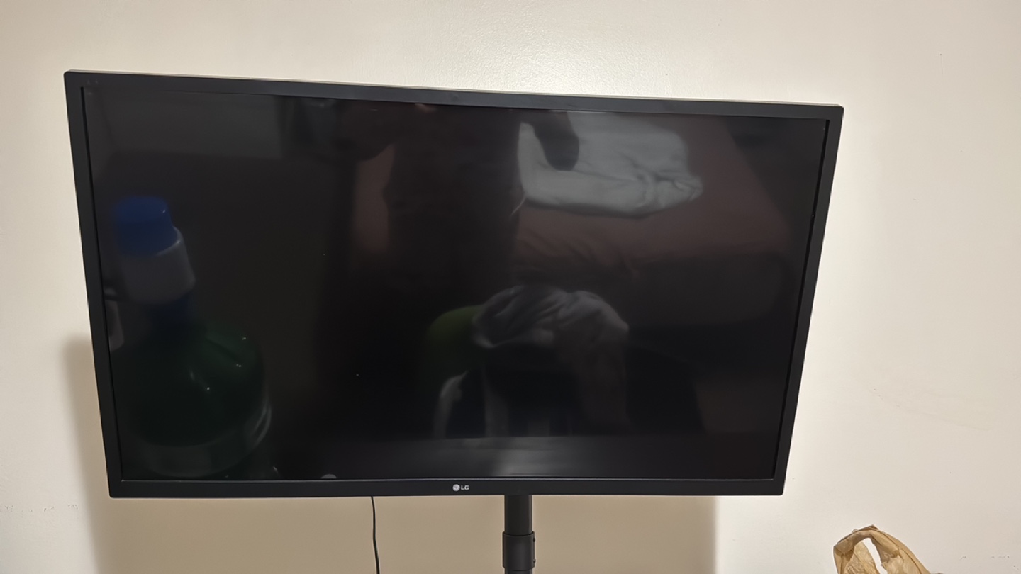 LG 27 inch LED Monitor - photo 2