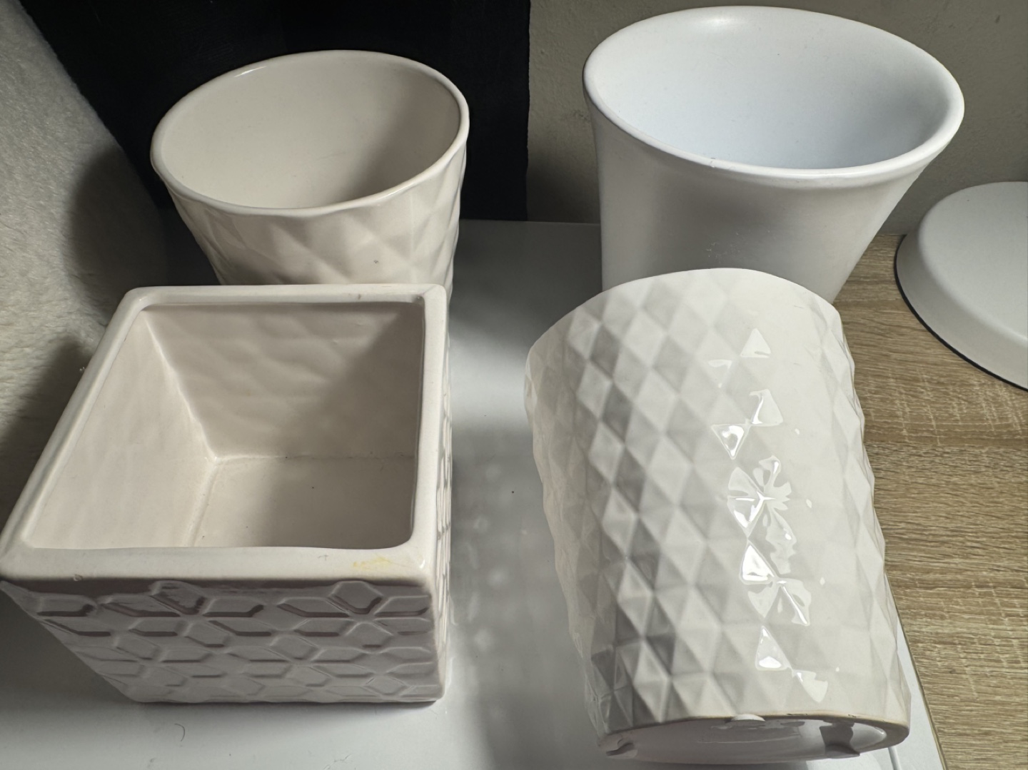 Set of four white ceramic vases - photo 2