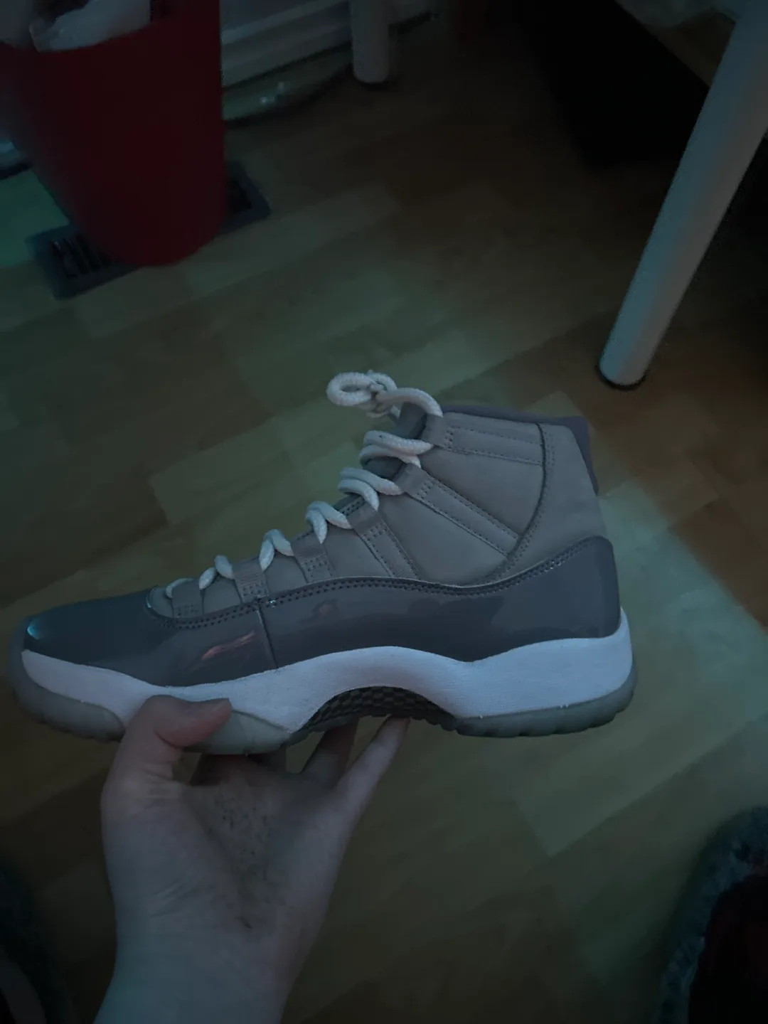 Jordan 11 cool grey size 8.5 image indicator(2)