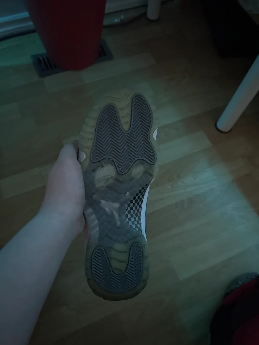 Jordan 11 cool grey size 8.5 image indicator(3)