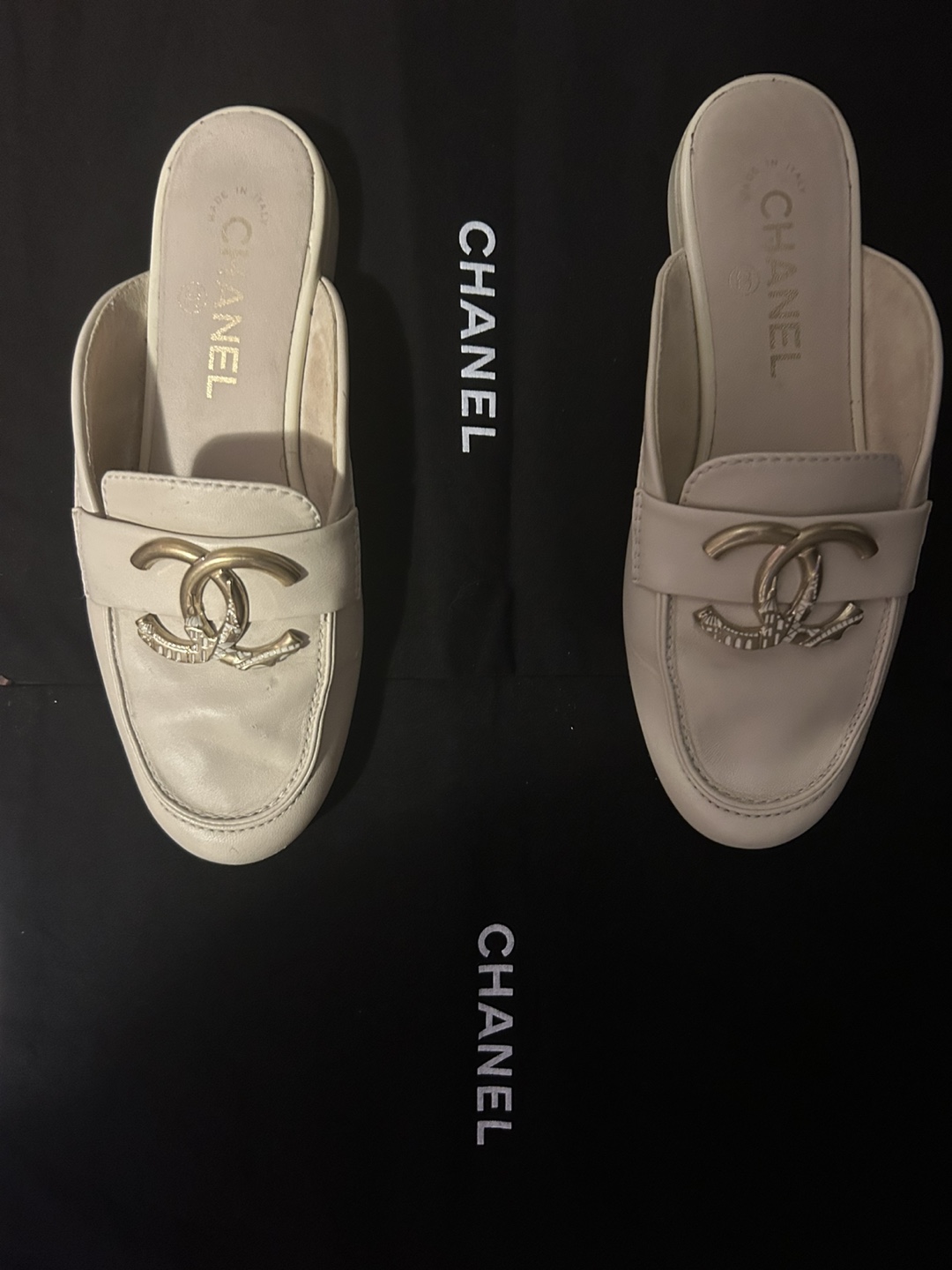 Chanel Off-White Leather Mules - photo 2