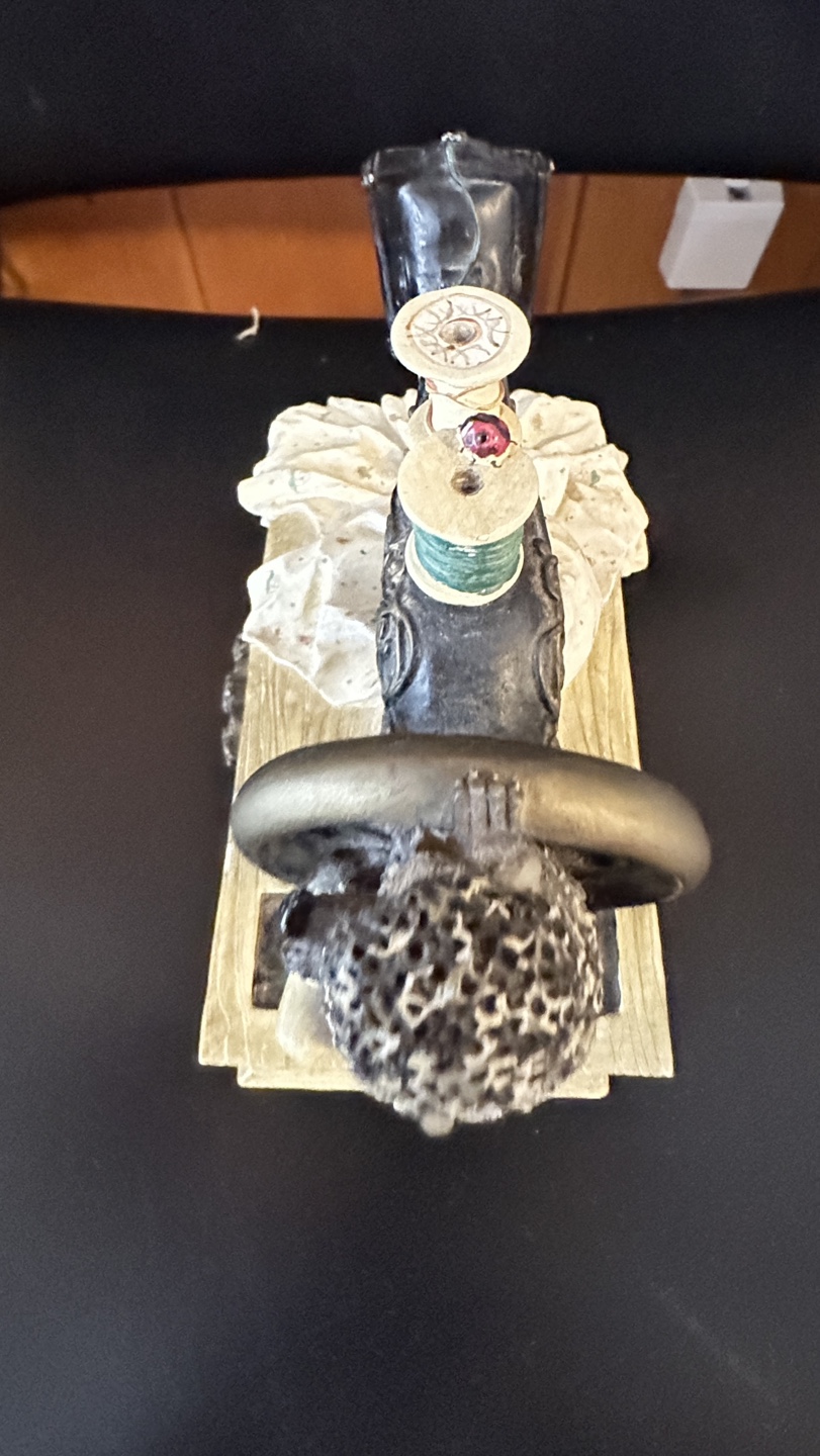 Adorable Hedgehog Sewing Machine Figurine - photo 2