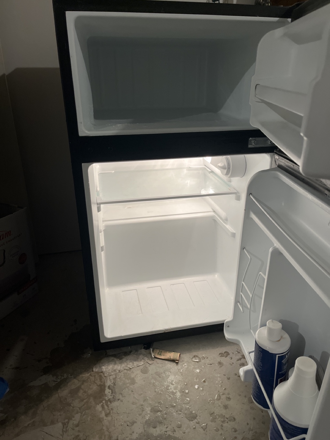 Whirlpool Mini Fridge - Excellent Condition - photo 4