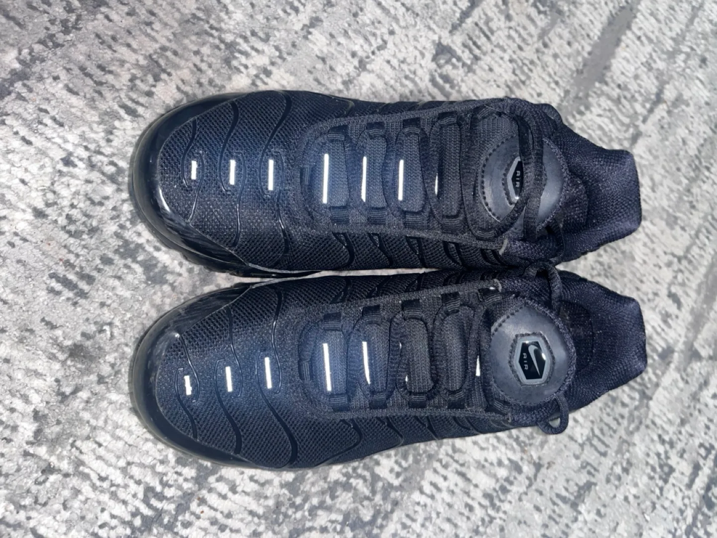 Nike Air Max Plus TN Triple Black Size 6Y image indicator(3)