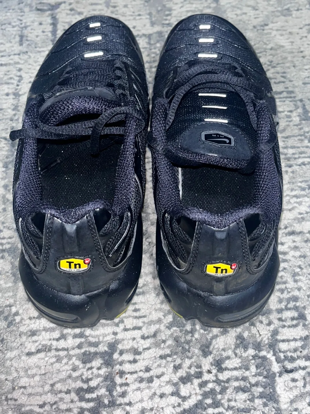 Nike Air Max Plus TN Triple Black Size 6Y image indicator(2)