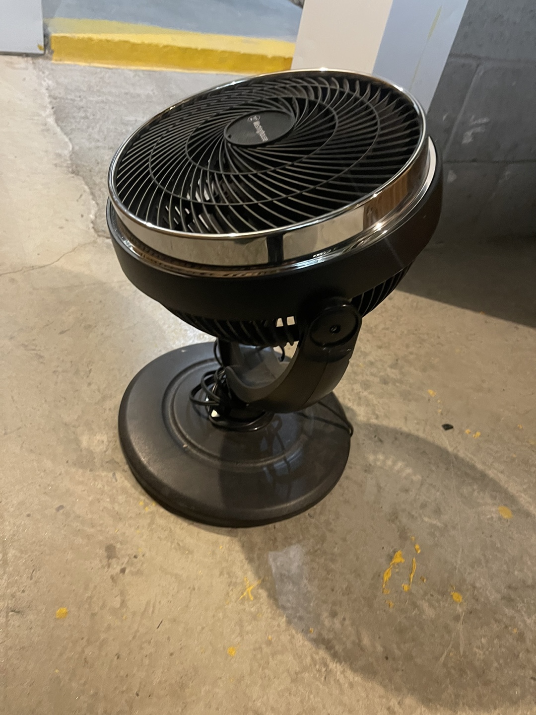 Westinghouse 10" 2-in-1 Oscillating Stand Fan - photo 2