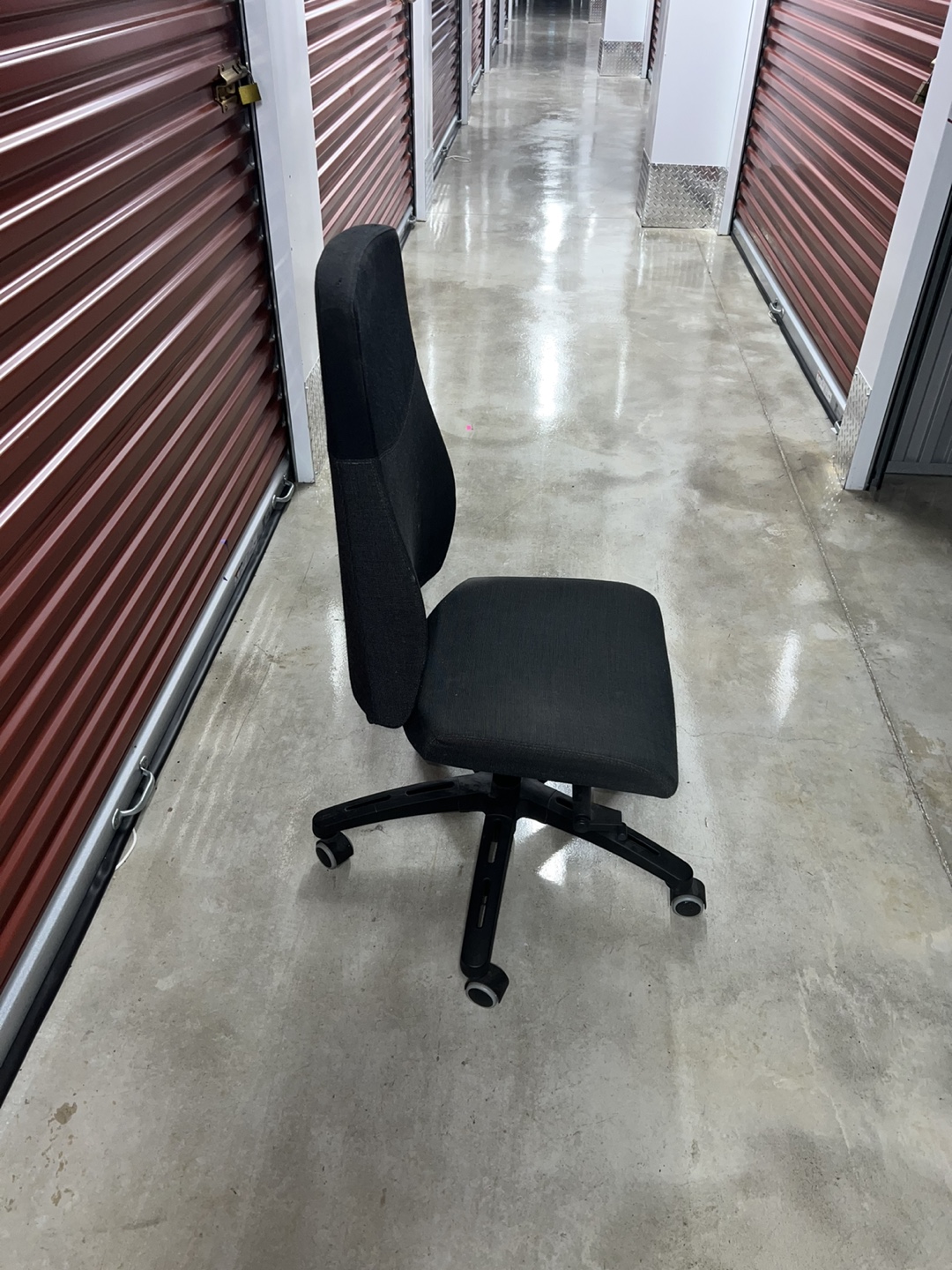 Black Office Chair with Wheels - photo 3